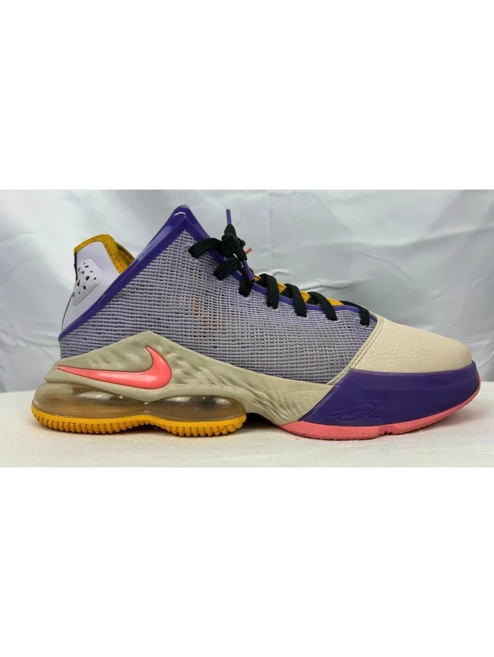 Size 9 - Nike Men's LeBron 19 Low Mismatch DO9829-500